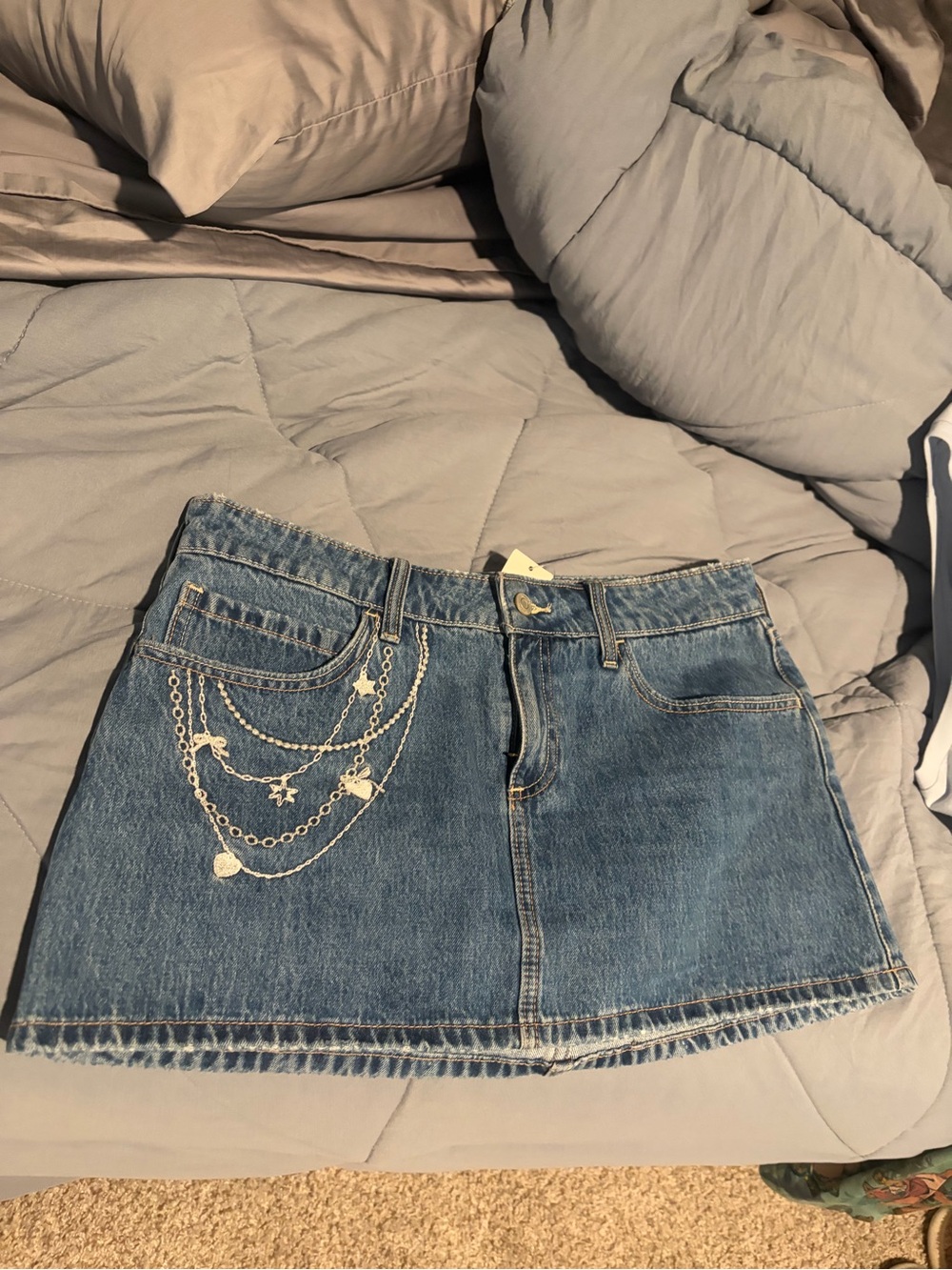 Hollister women’s denim skirt skort with embroidered charm detail